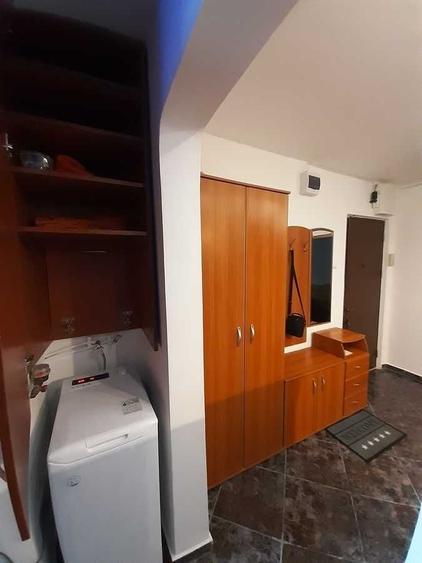 Apartament cu 2 camere decomandat în Runcu