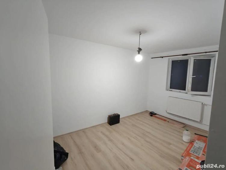 Garsonieră decomandată în Rogerius