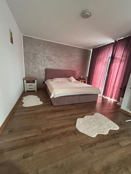 Casă cu 4 camere în Cristian