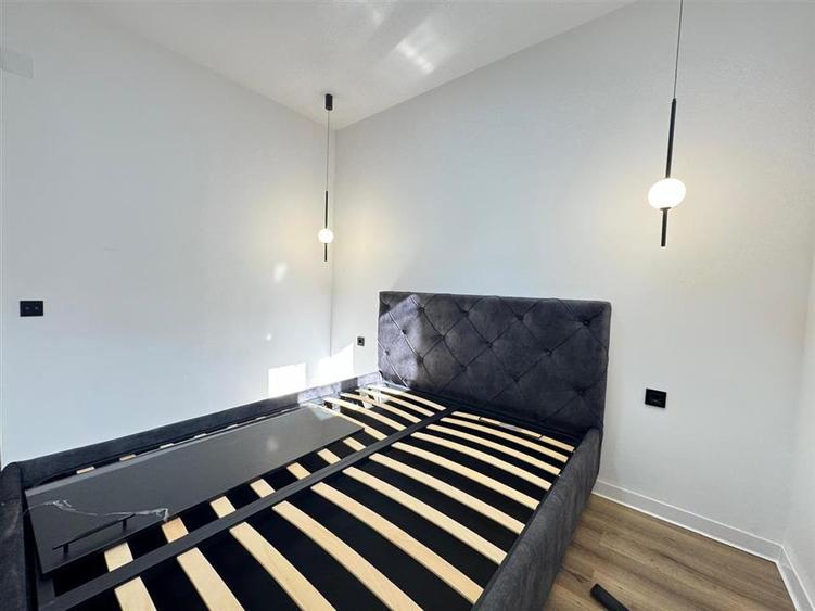 Apartament cu 3 camere semidecomandat, mobilat în Central