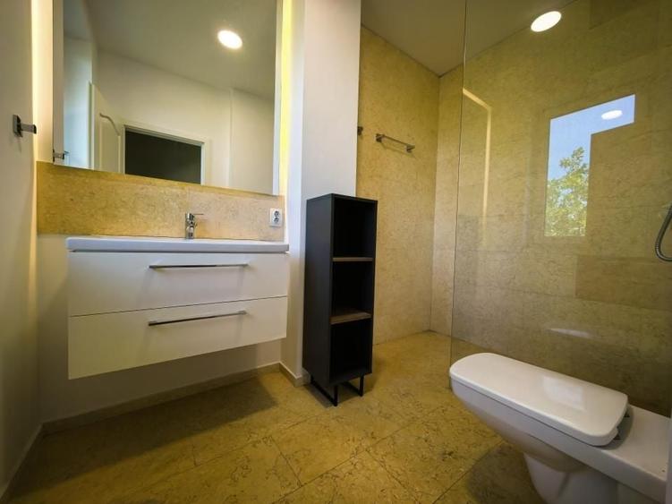 Casă individuală cu 4 camere cu Canalizare în Bucium