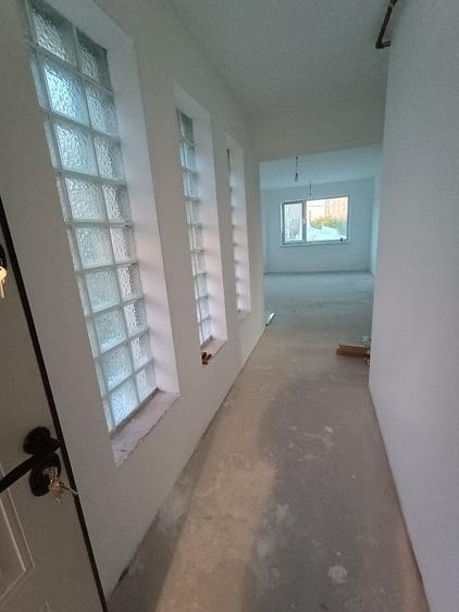 Apartament cu 3 camere decomandat în 1 Mai