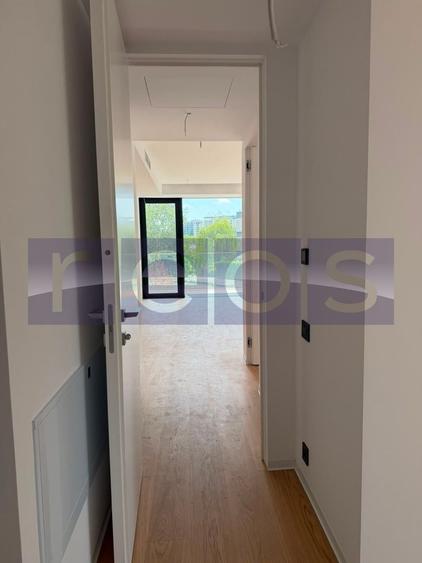 Apartament cu 4 camere decomandat în Barbu Văcărescu