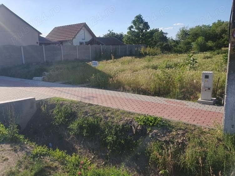 Teren de 1404 mp, în Sântion