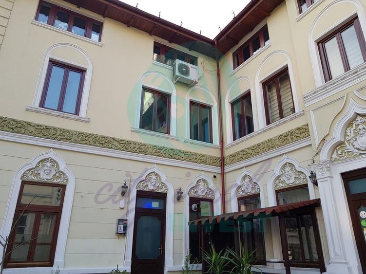 Casă individuală cu 7 camere cu Canalizare în Unirii