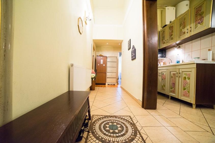 Apartament cu 3 camere decomandat, mobilat în Central