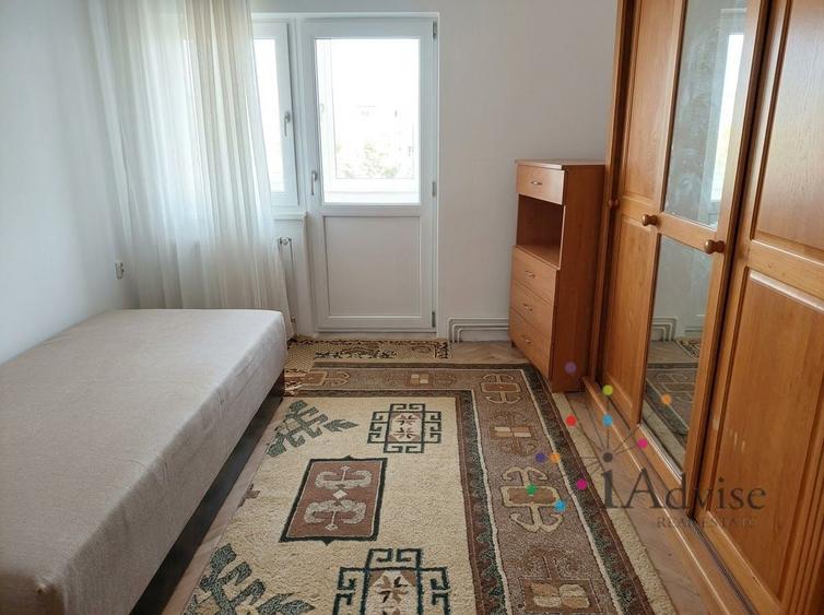 Apartament cu 3 camere decomandat în Noua