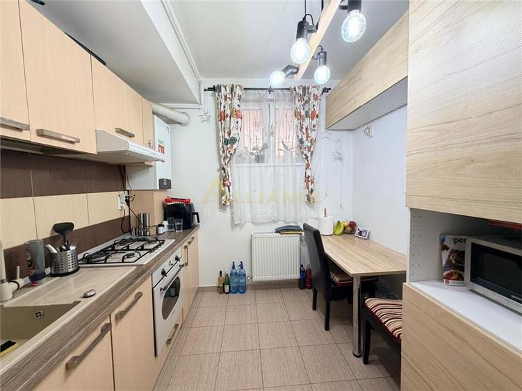 Apartament cu 3 camere decomandat în Apărătorii Patriei