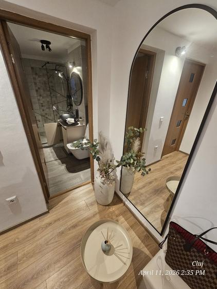 Apartament cu 2 camere decomandat în Central