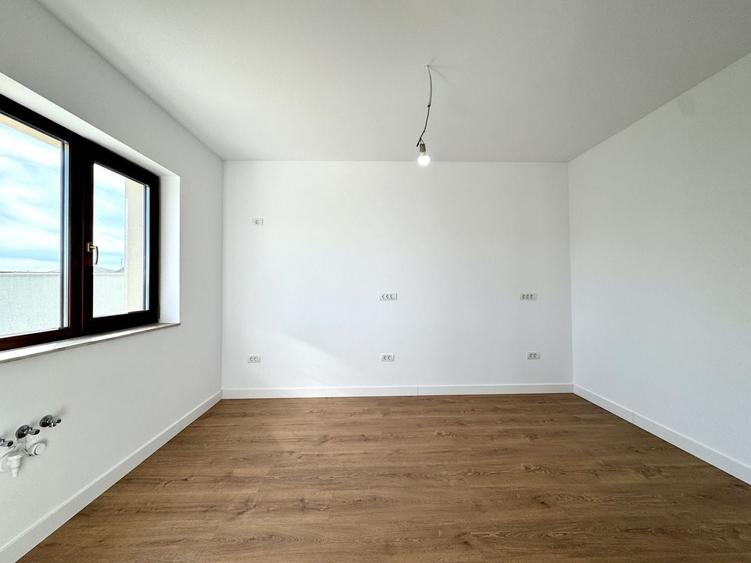 Duplex cu 5 camere cu Canalizare în Dumbrăvița