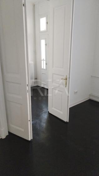 Casă cu 3 camere cu Canalizare în Dorobanți