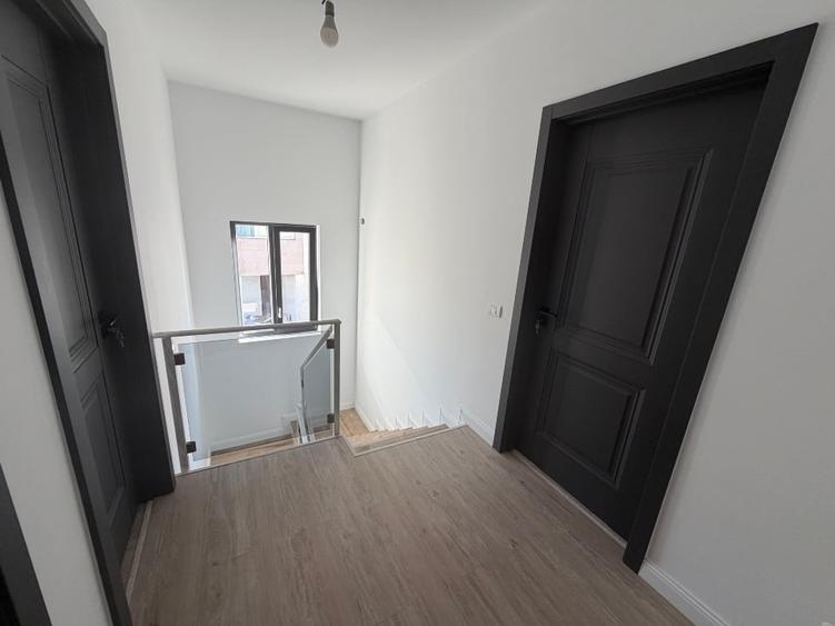 Casă individuală cu 4 camere cu Canalizare în Central