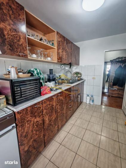 Apartament cu 3 camere decomandat în Dofteana