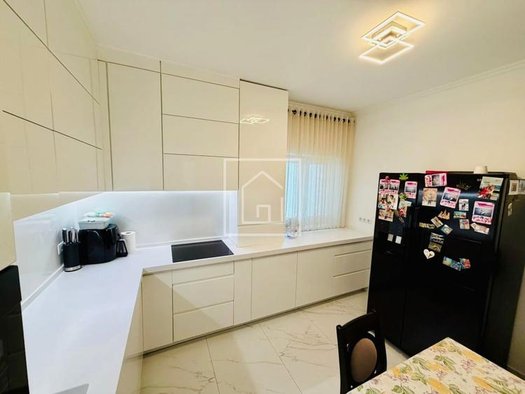 Apartament cu 4 camere decomandat, mobilat în Tineretului