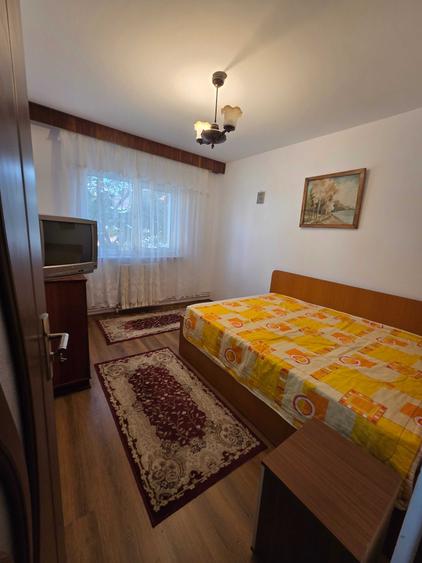 Apartament cu 3 camere decomandat în C5