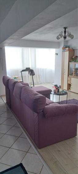 Apartament cu 3 camere decomandat în Corina