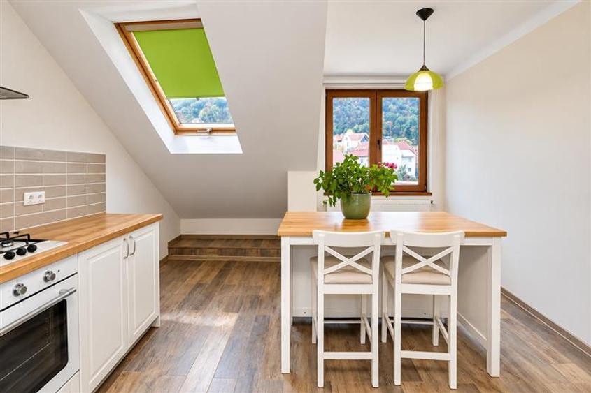 Apartament cu 3 camere decomandat, mobilat în Centrul Istoric