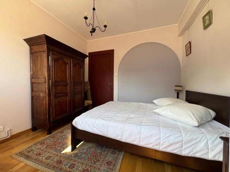 Apartament cu 3 camere semidecomandat, mobilat în Ultracentral