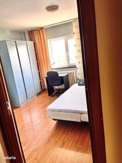 Apartament cu 3 camere semidecomandat în Galata