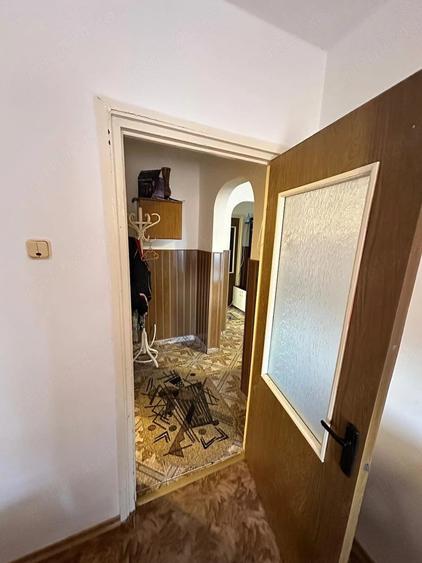 Apartament cu 3 camere decomandat în Coman