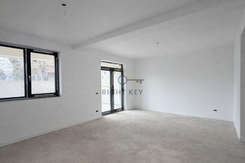 Duplex cu 4 camere cu Canalizare în Domnești