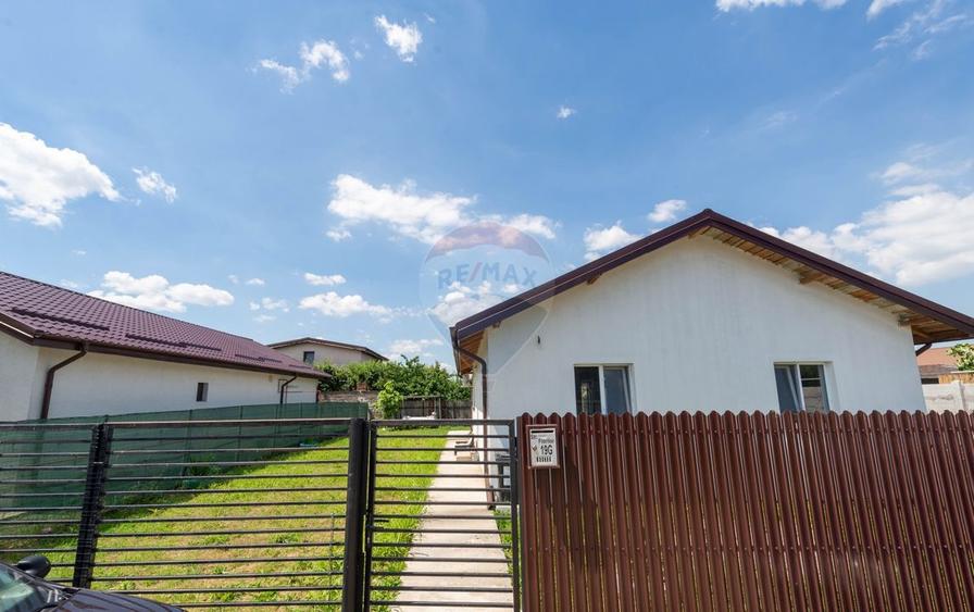 Casă individuală cu 3 camere cu Teren 377 Mp în Brănești