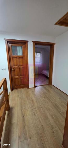 Casă cu 5 camere cu Teren 993 Mp în Adunați