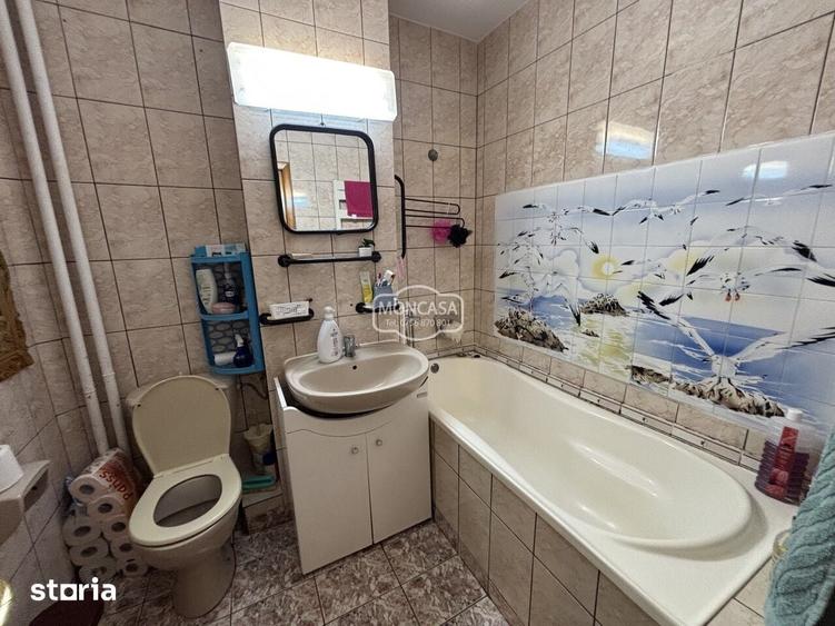Apartament cu 4 camere decomandat în Central