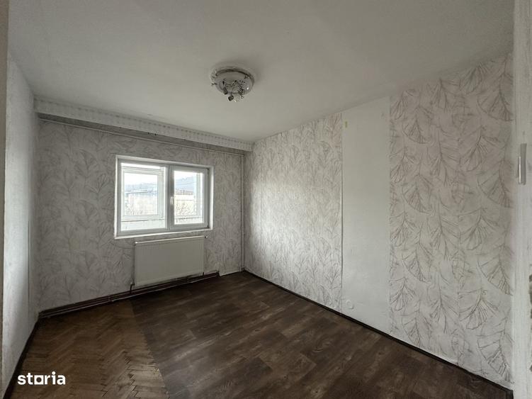 Apartament cu 3 camere decomandat în Nicolina