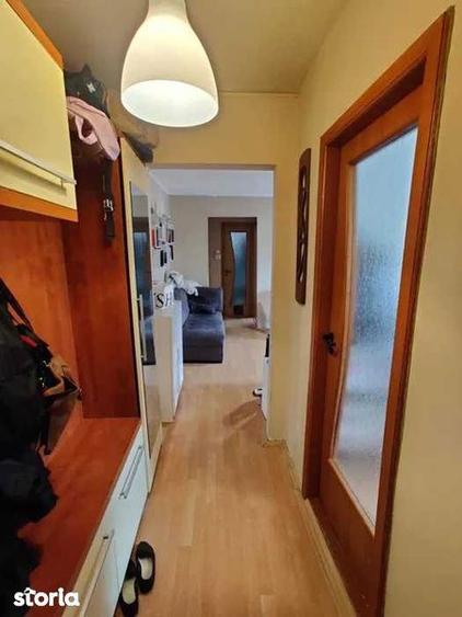 Apartament cu 3 camere, mobilat în Est