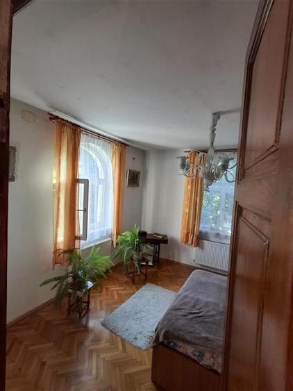 Casă cu 3 camere cu Teren 221 Mp în Central