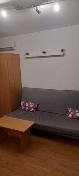 Apartament cu 2 camere decomandat în P-ța Victoriei