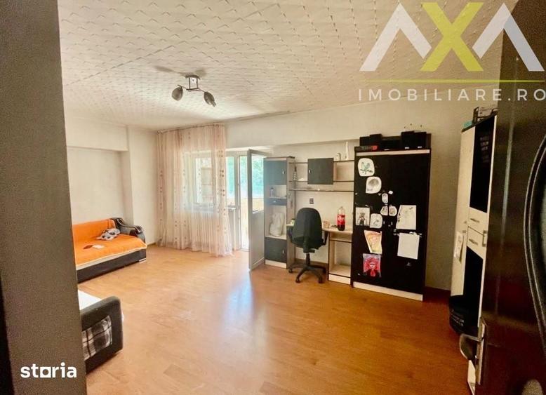 Apartament cu 3 camere decomandat în Nicolina