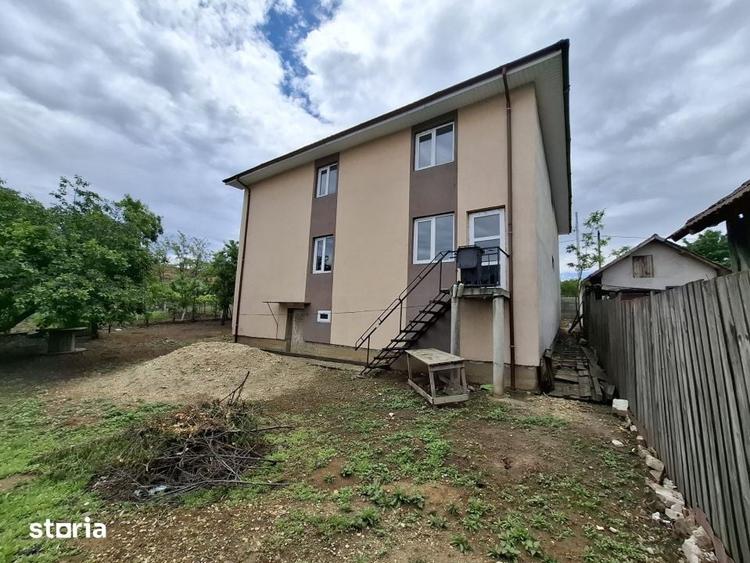 Casă cu 7 camere cu Teren 580 Mp în Șimnicu de Sus