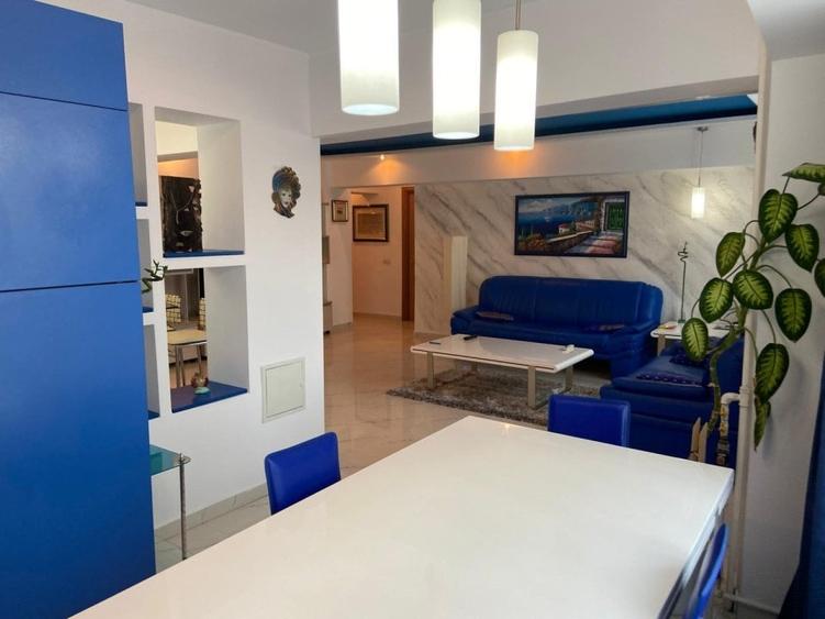 Apartament cu 3 camere decomandat, mobilat în Unirii