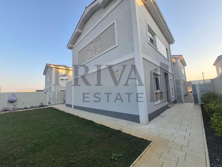 Duplex cu 4 camere cu Canalizare în Calea Urseni