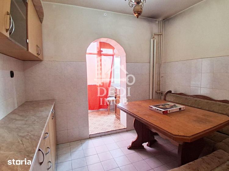 Apartament cu 3 camere decomandat în Orașul Nou