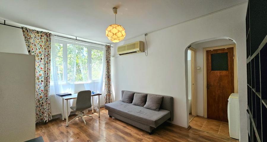 Apartament cu 3 camere semidecomandat, mobilat în Drumul Taberei