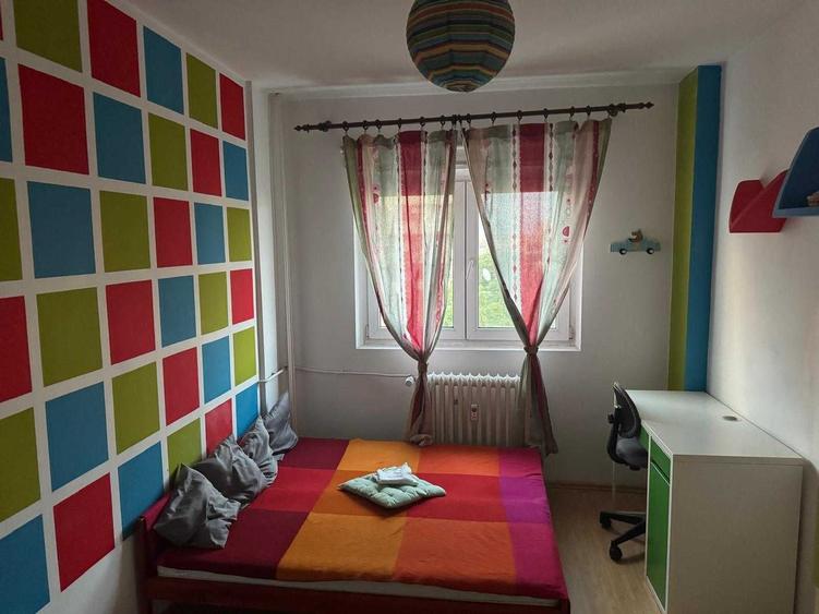 Apartament cu 3 camere semidecomandat în Timpuri Noi