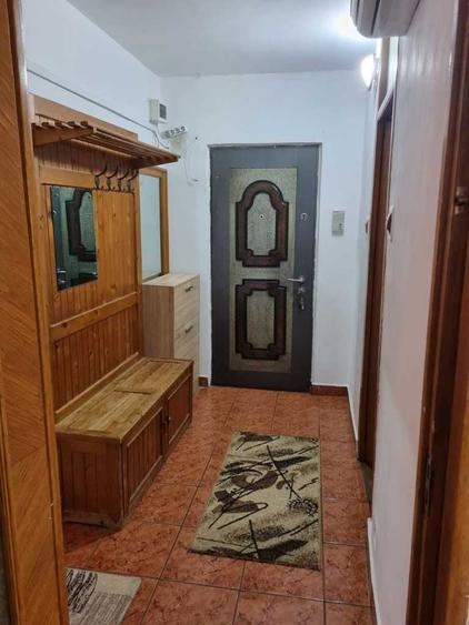 Apartament cu 3 camere decomandat în Alfa