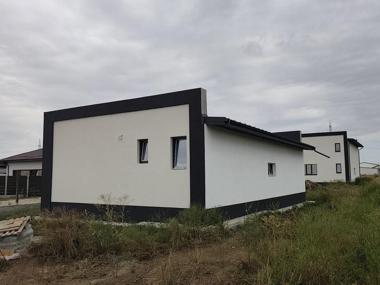 Casă individuală cu 3 camere cu Teren 500 Mp în Săbăreni