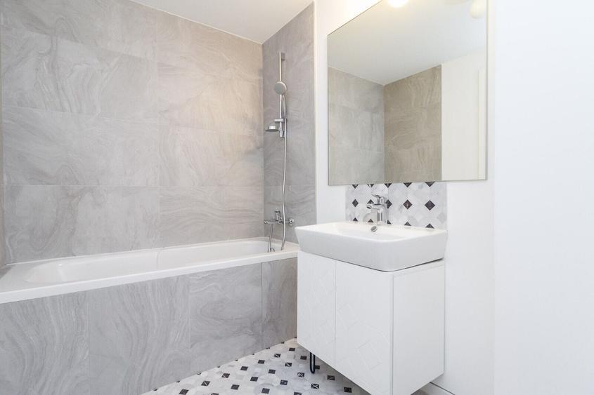 Apartament cu 4 camere decomandat, mobilat în Calea Victoriei