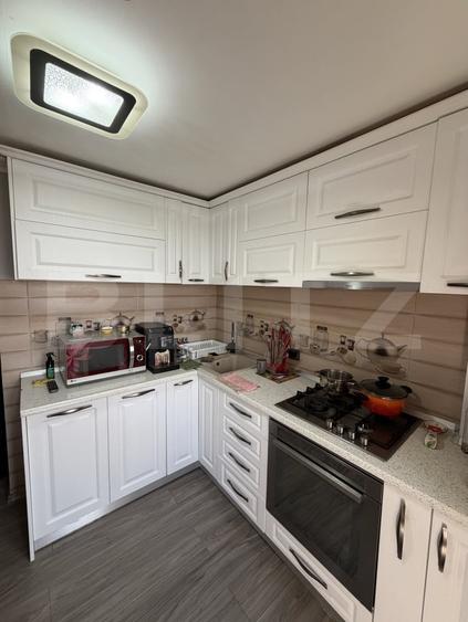 Apartament cu 3 camere decomandat, mobilat în