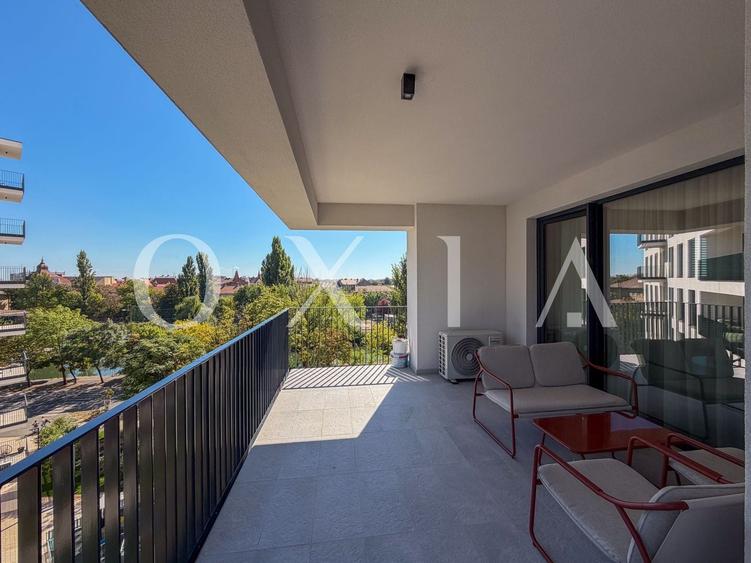 Apartament cu 3 camere semidecomandat, mobilat în Semicentral