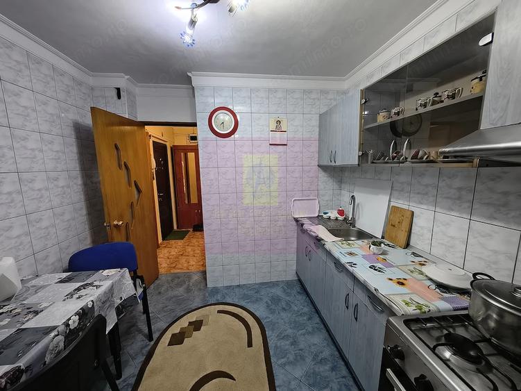 Apartament cu 3 camere decomandat, mobilat în Colentina