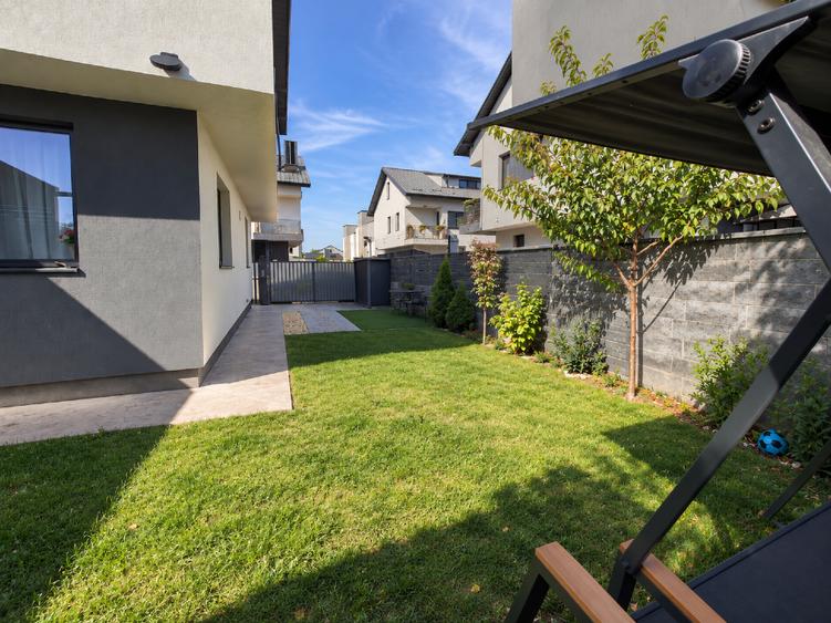 Duplex cu 5 camere cu Canalizare în Central