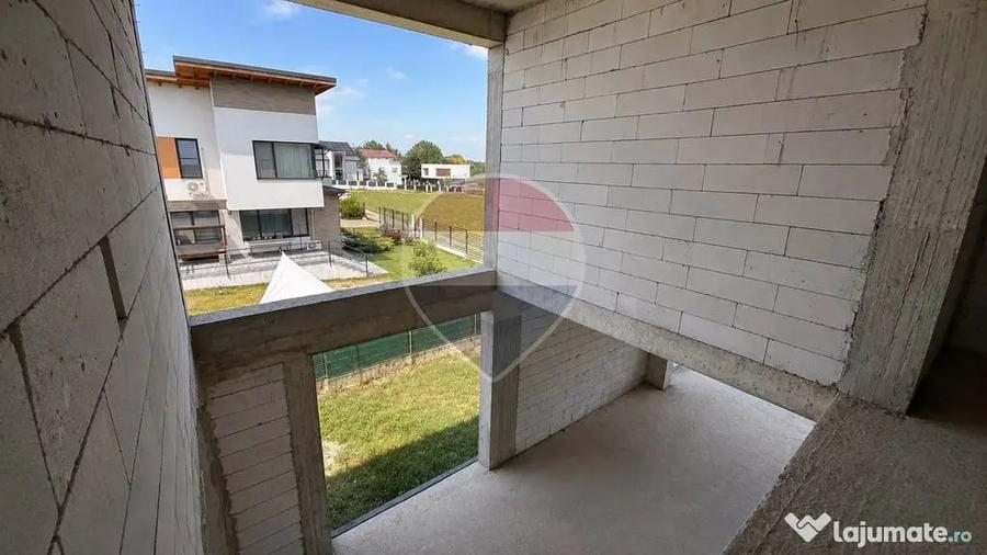 Casă cu 5 camere cu Teren 420 Mp în Corbeanca
