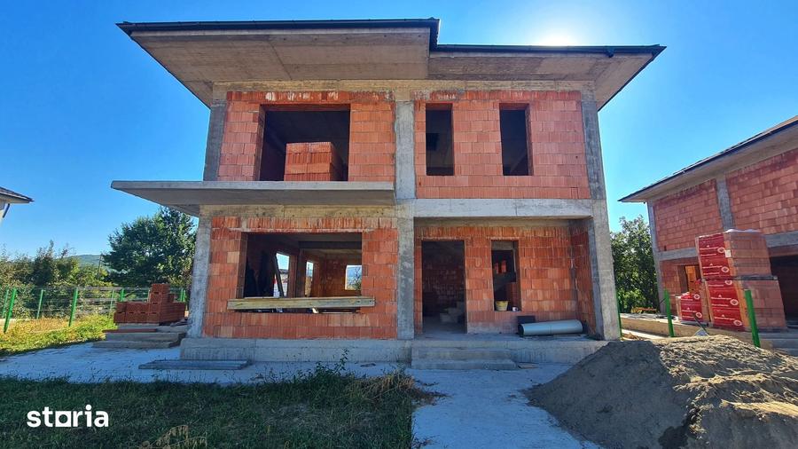 Casă cu 4 camere cu Teren 320 Mp în Central
