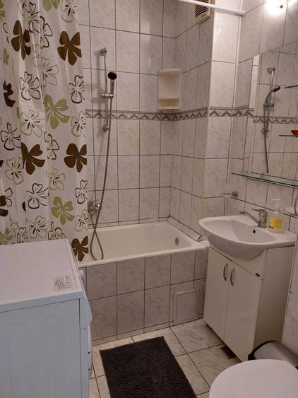 Garsonieră decomandată în Rogerius