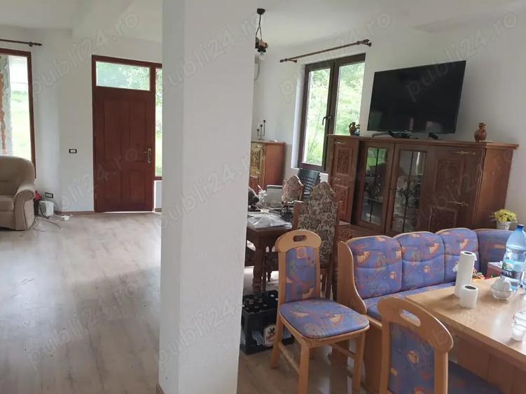 Casă cu 4 camere cu Teren 600 Mp în Groșeni
